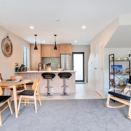 Greenwich Townhouse With Parking And Air-Con オークランド エクステリア 写真