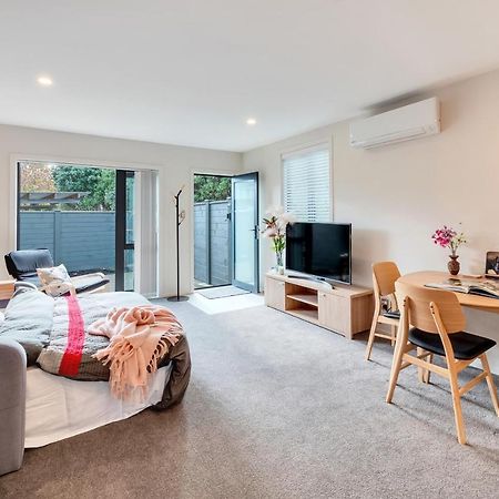 Greenwich Townhouse With Parking And Air-Con オークランド エクステリア 写真