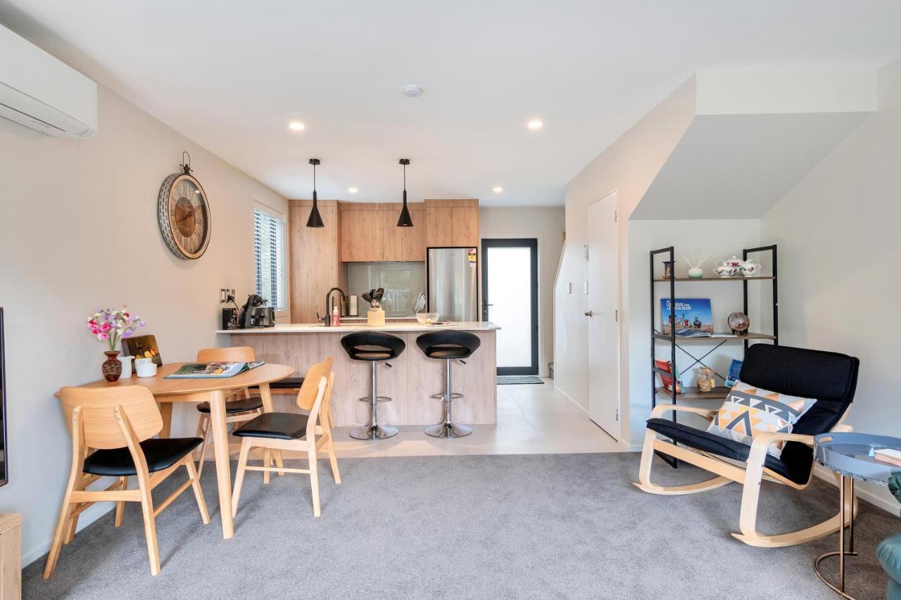 Greenwich Townhouse With Parking And Air-Con オークランド エクステリア 写真