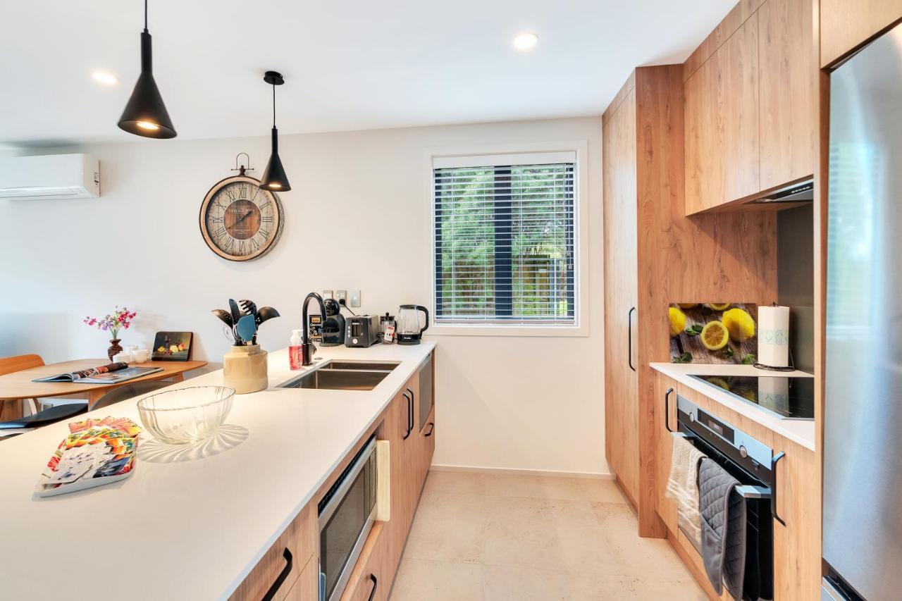 Greenwich Townhouse With Parking And Air-Con オークランド エクステリア 写真