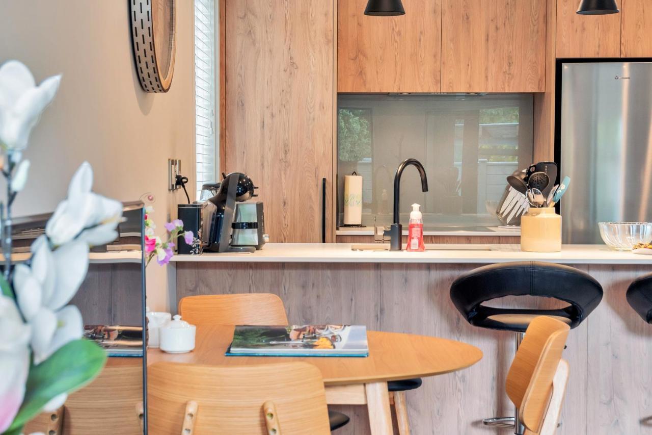 Greenwich Townhouse With Parking And Air-Con オークランド エクステリア 写真