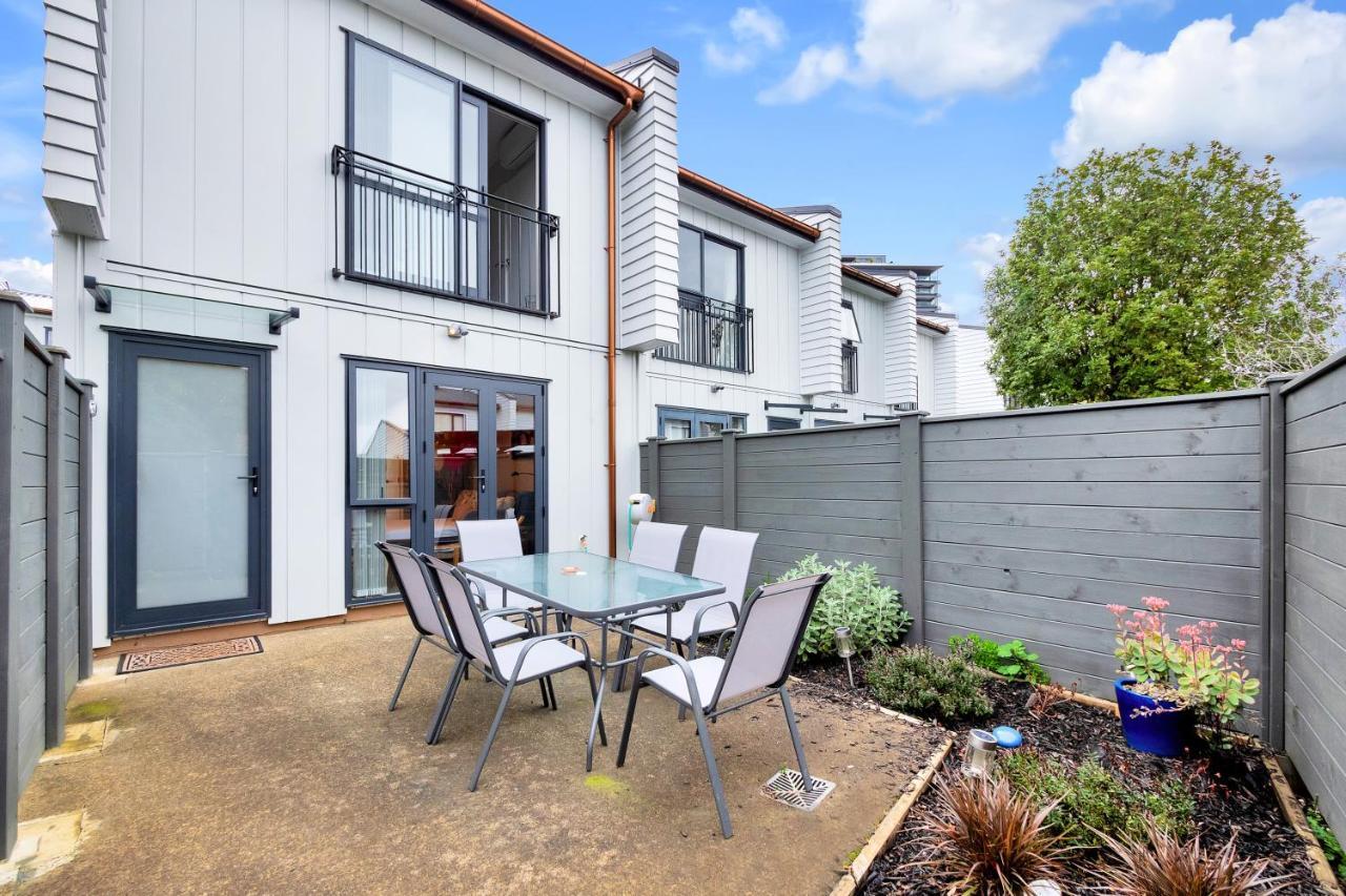 Greenwich Townhouse With Parking And Air-Con オークランド エクステリア 写真