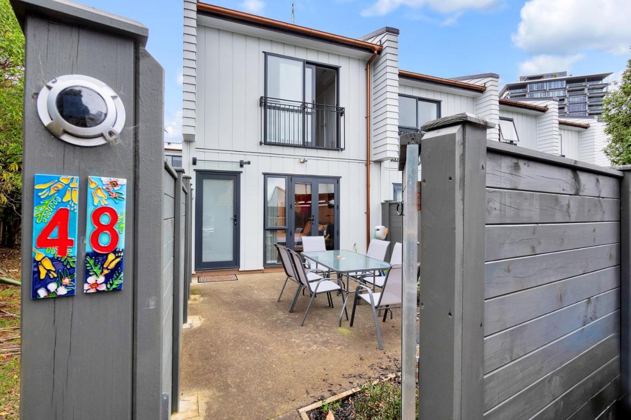 Greenwich Townhouse With Parking And Air-Con オークランド エクステリア 写真