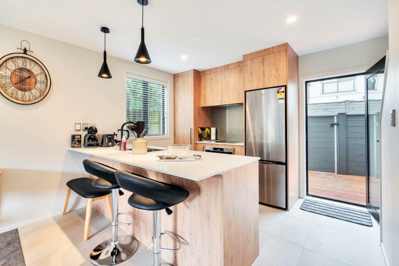Greenwich Townhouse With Parking And Air-Con オークランド エクステリア 写真