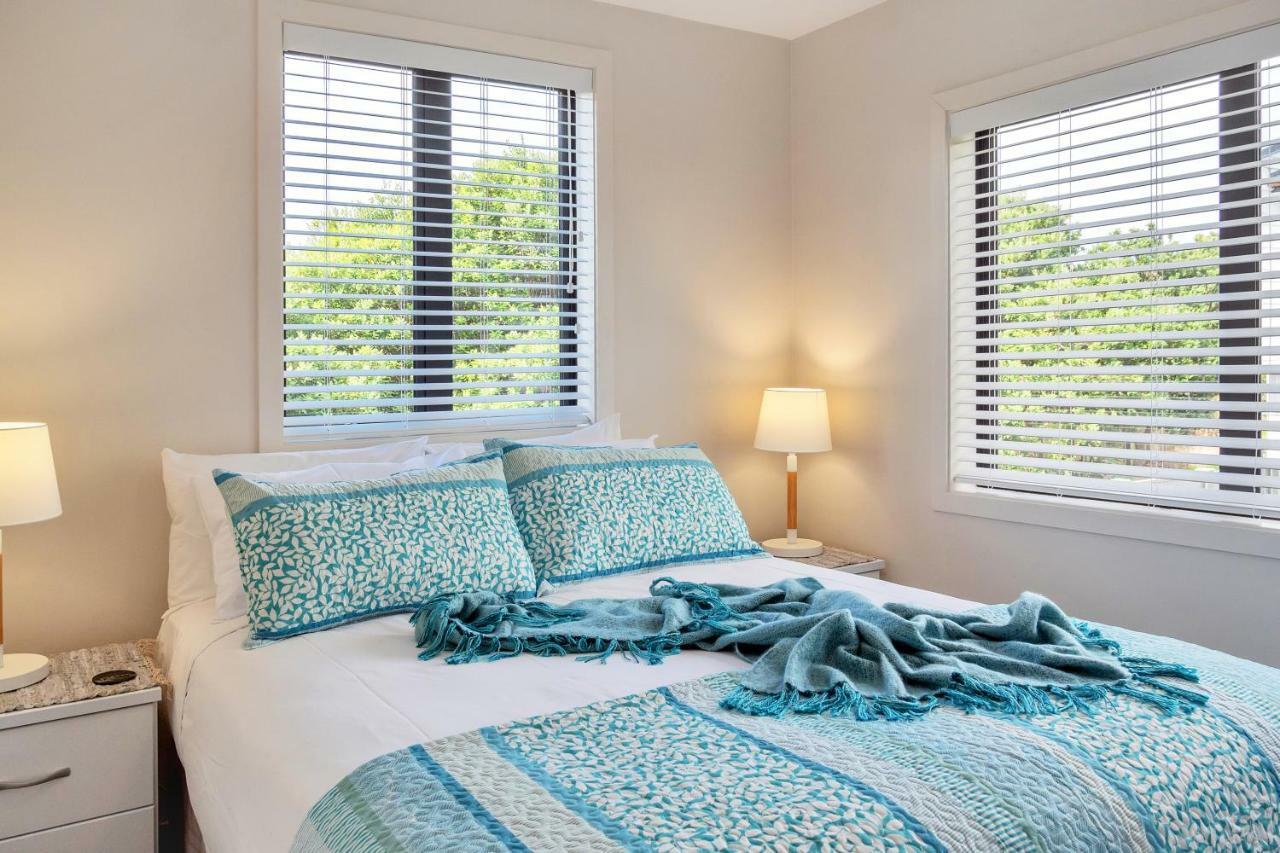 Greenwich Townhouse With Parking And Air-Con オークランド エクステリア 写真