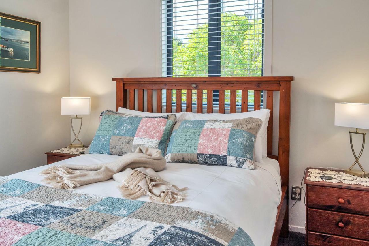Greenwich Townhouse With Parking And Air-Con オークランド エクステリア 写真