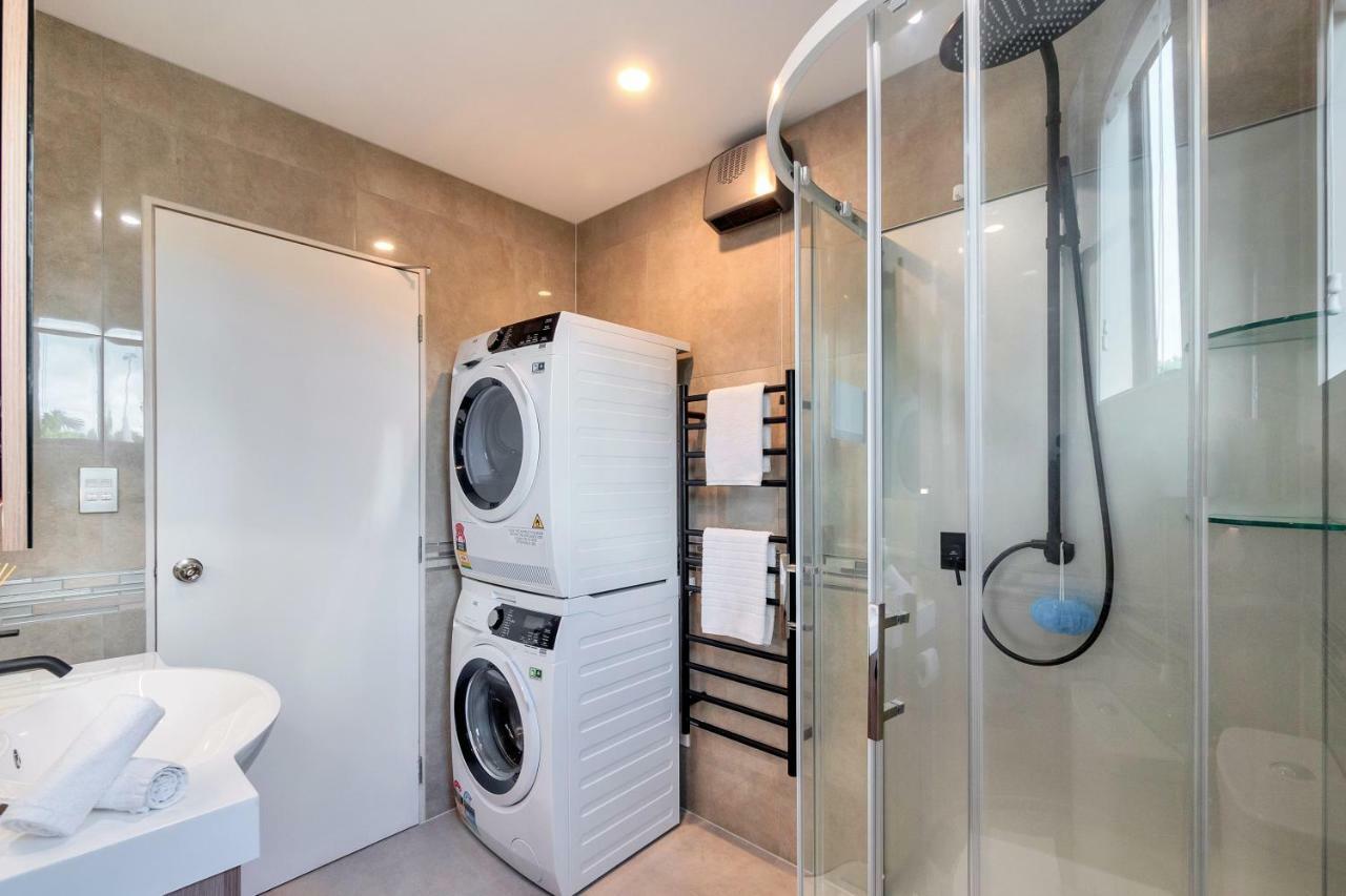 Greenwich Townhouse With Parking And Air-Con オークランド エクステリア 写真