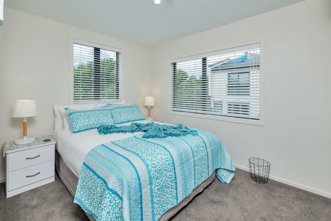 Greenwich Townhouse With Parking And Air-Con オークランド エクステリア 写真