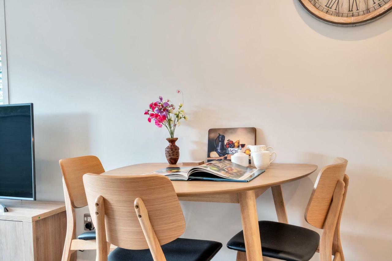 Greenwich Townhouse With Parking And Air-Con オークランド エクステリア 写真